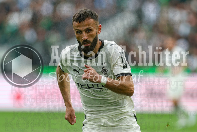 03.05.2026, GER, Fussball, Herren, 1. BL, Saison 2025/2026, Borussia Mönchengladbach - Borussia Dortmund | Franck Honorat (Borussia Mönchengladbach) schaut 