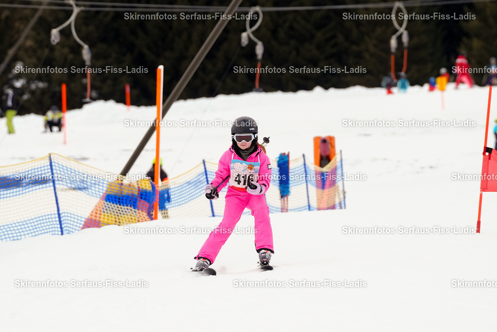 SRF_02.01.2026_0682 | Skirennfotos,Serfaus,Fiss,Ladis,Kinderskirennen,Winter,Tirol,Oberland,skirace,SFL,feelfree,weil wir's genießen,ski,Ski,skifahren,Sonnenplateau, - Realisiert mit Pictrs.com