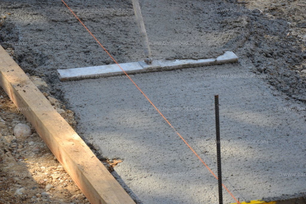 bib-lg04-betonarbeiten-0039 | Nach LV-Leistungsgruppen sortierte Detailfotos über den Bau eines Hauses. Alle Hausbau-Bilder direkt vom Urheber und Autor der Website Haus-Selber-Bauen.com