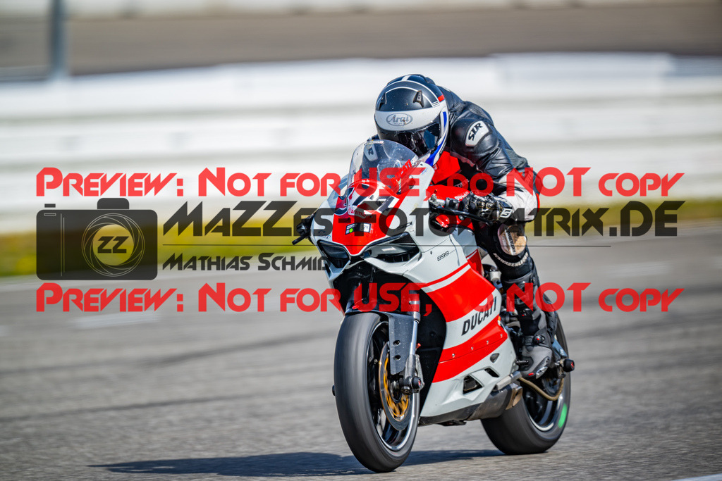 MaZZes_Fotomatrix_20260406_6007705_9072-2 | WEISS