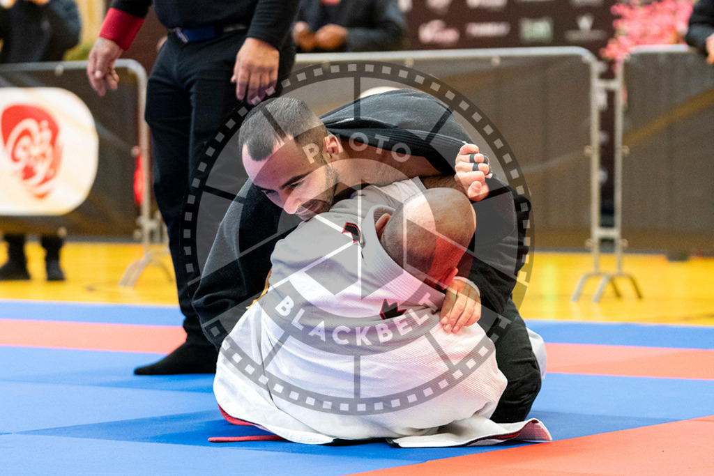 20231118PBB10362 | Fighters compete during the AJP Tour 600 Frankfurt Championship in Frankfurt/Main, Germany, on November 18, 2023.