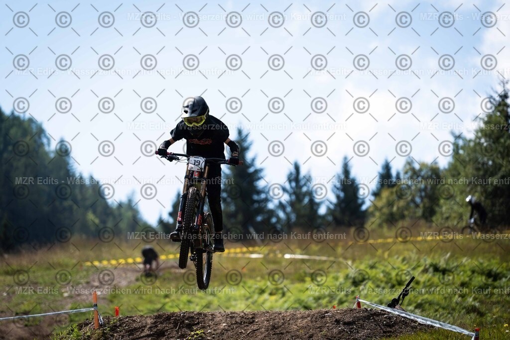 x-225 | mzredits - Realisiert mit Pictrs.com