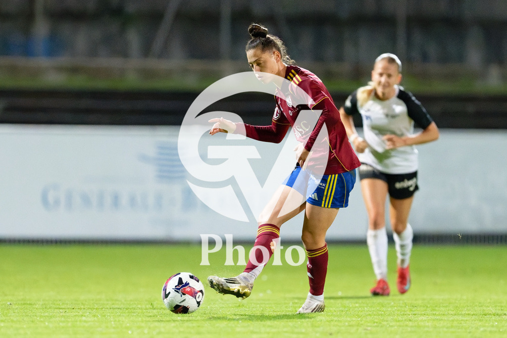 DZ9_5258_c | Switzerland: AXA Womens Super League 2025/26, Servette FC Chenois Feminin vs FC Aarau Frauen - Stade des Trois-Chene, Chene-Bourge: Lumbardha Misini (6 Servette FC Chenois Feminin) passes the ball 