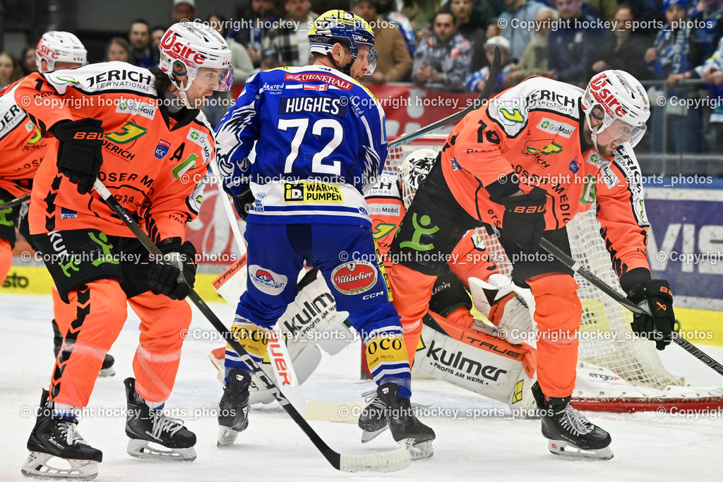 EC IDM WÄRMEPUMPEN VSV vs. MOSER MEDICAL GRAZ99ERS | #17 Manuel Ganahl Graz 99ers, #72 John Hughes EC VSV, #18 Paul Stapelfeldt Graz 99ers, EC IDM WÄRMEPUMPEN VSV vs. MOSER MEDICAL GRAZ99ERS, EC IDM WÄRMEPUMPEN VSV vs. MOSER MEDICAL GRAZ99ERS am 12.03.2026 in Villach (Stadthalle Villach), Austria, (Photo by Bernd Stefan)