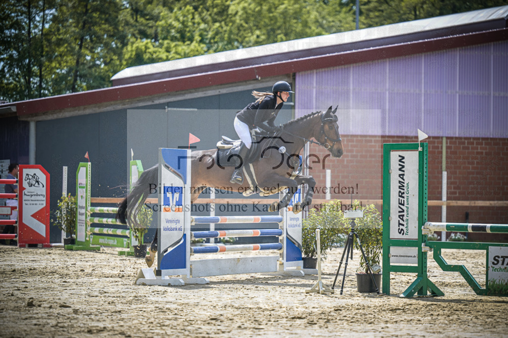 DOS_0001 | Entdecke hochwertige Reitturnierfotos von Foto Oger. Professionell, emotional und authentisch – jetzt Lieblingsmomente im Shop bestellen.Deutschlandweite Turnierfotografie. - Realisiert mit Pictrs.com