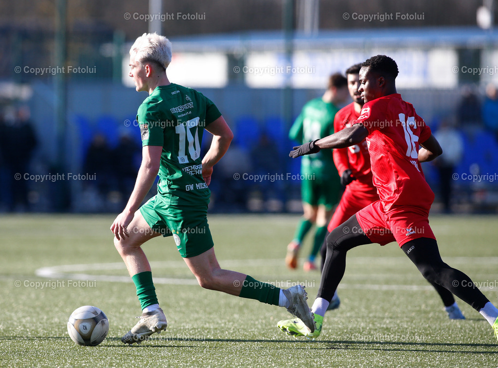 A_LUI_01022025_00012 | SPORT FUSSBALL TESTSPIEL ASKOE OEDT -SV HAIDLMAIR GRUEN WEISS MICHELDORF 01.02.2025 IM BILD : ADAMSON SHARAFA (OEDT) UND FELIX GERSTMAYER (MICHELDORF) FOTO:FOTOLUI