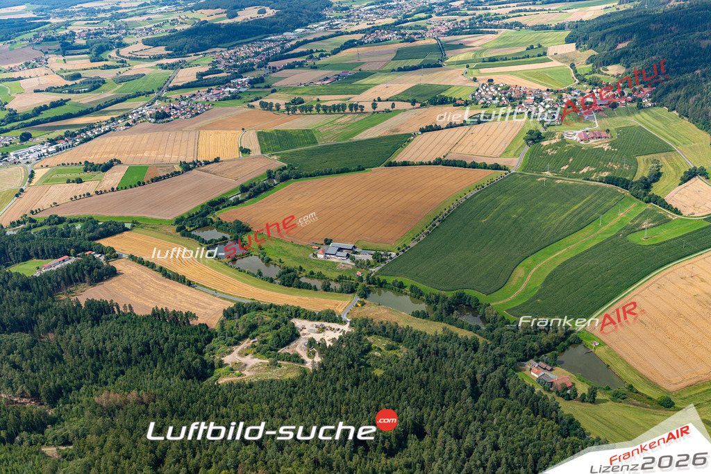 Aktuelles Luftbild von Glosberg Kronach Kauf mit Lizenz / Bildrechten möglich- Die Luftaufnahme wurde 2021 mittels UL-Flugzeug erstellt ( keine Drohne ) - hochauflösende Kamera-Systeme von  Canon -Beste Qualität - Für grossformatige Ausdrucke geeignet. Die Geschenkidee !