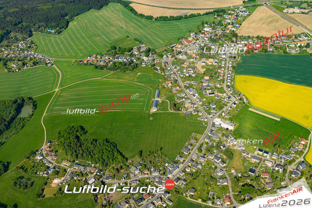 Die Luftaufnahme Rebesgrün - Auerbach/Vogtl. wurde 2022 vom Flugzeug aus (keine Drohne) erstellt. Hohe Auflösung -für große Poster und Wandbilder geeignet - Garantiert!