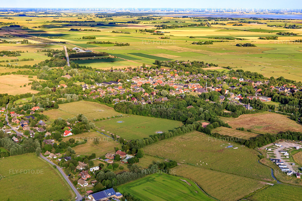 Luftbild: Ortsansicht aus Nordwesten im Ortsteil Osterende in Tating im Bundesland Schleswig-Holstein in Deutschland. Foto: IMG_0007244.jpg vom 10.07.2021 durch Werner Riehm/FLY-FOTO.de