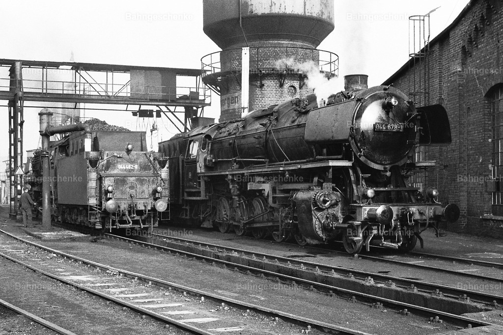 036_INDEX | Stöbern Sie durch einzigartige Aufnahmen und finden die perfekte Aufnahme für jeden Eisenbahnentheusiast! Stellen Sie sich aus einer Reihe von Möglichkeiten wie der Druck auf Leinwände, Fotoposter, Kalender oder Magnetfotos Ihr Geschenk zusammen - Realisiert mit Pictrs.com