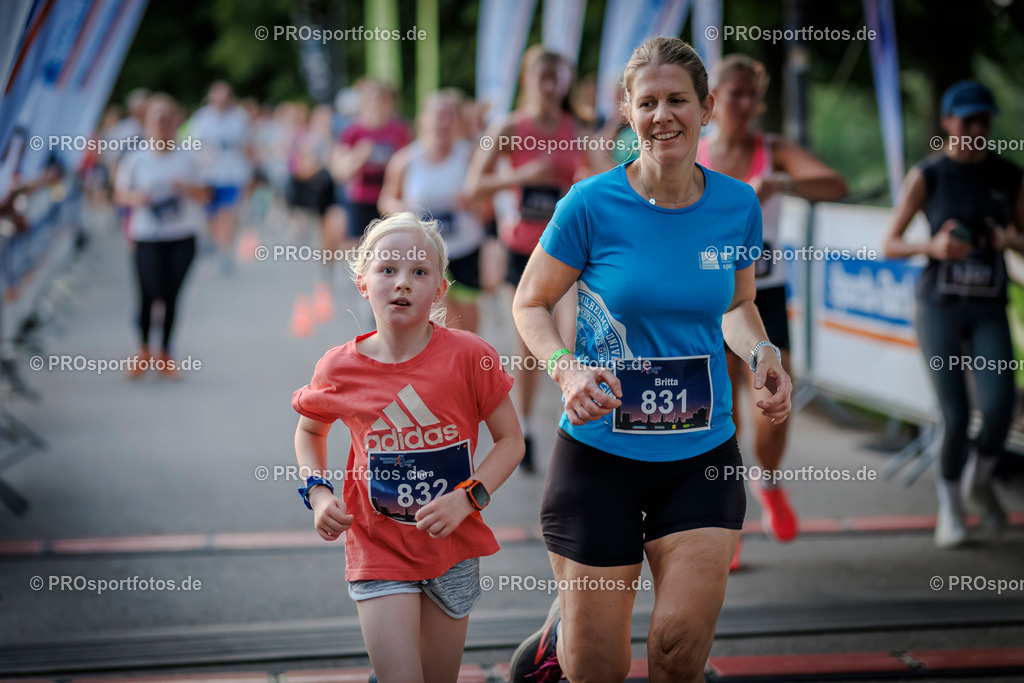 Sparda-Bank Nachtlauf Bonn; Bonn, 18.06.2025 | Impressionen vom Sparda-Bank Nachtlauf Bonn am 18.06.2025 in Bonn (Nordrhein-Westfalen). 