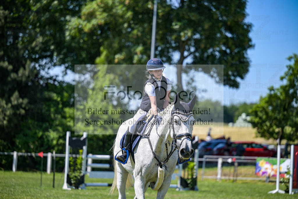 Reitturnier Voxtrup | Entdecke hochwertige Reitturnierfotos von Foto Oger. Professionell, emotional und authentisch – jetzt Lieblingsmomente im Shop bestellen.Deutschlandweite Turnierfotografie. - Realisiert mit Pictrs.com