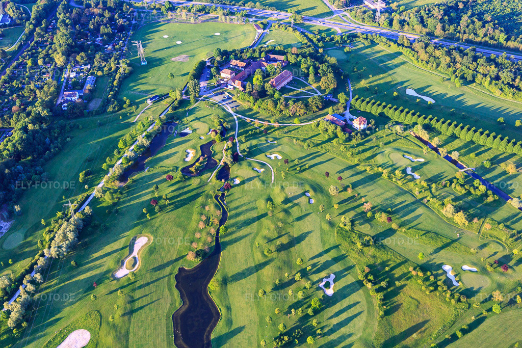 Luftbild: Schloss und Golfplatz Hofgut Scheibenhardt im Ortsteil Beiertheim-Bulach in Karlsruhe im Bundesland Baden-Württemberg in Deutschland. Foto: IMG_099545.jpg vom 21.05.2017 durch Werner Riehm/FLY-FOTO.deWWW.HOFGUT-SCHEIBENHARDT.DE