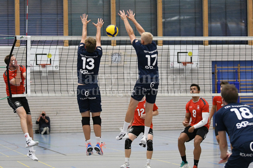 TSV 1861 Deggendorf : MTV München II | perfekter Block: Tim Hartmann  (TSV Deggendorf Volleyball  #13) und Julian Kindermann  (TSV Deggendorf Volleyball  #17) - Realisiert mit Pictrs.com
