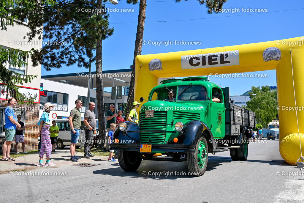 Slowakei_ Povazska Bystrica_ Veteran Tour Manin_ 14.06.2025-245 | 14.06.2025, Slowakei, SVK, Trenciansky kraj, Povazska Bystrica, im Bild Oldtimer Klub, Historische Fahrzeuge, Veteran Tour Manin, Auto, Alt, Besucher, Menschen, Feature, Symbolbild