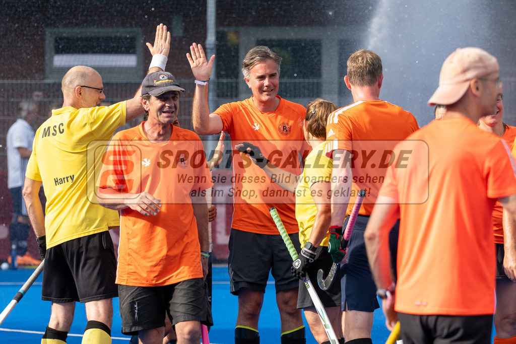 SFE_20240817_0165 | Krefeld, Deutschland, 17.08.2024:  European Cup for Recreational Hockey Players im KTHC Stadion Rot-Weiss Köln Tennis and Hockey Club am 17.08.2024 in Krefeld, Deutschland. (Foto von Stephan Fehrmann)Krefeld, Germany, 17.08.2024: European Cup for Recreational Hockey Players in KTHC Stadion Rot-Weiss Köln Tennis and Hockey Club at 17.08.2024 in Krefeld, Deutschland. (Foto from Stephan Fehrmann)