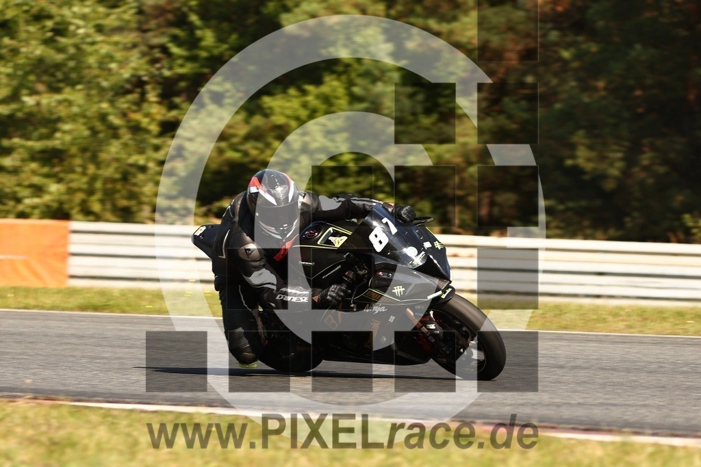 0087-20250909_14009 | Schöne Erinnerungen an spannende Momente - das festzuhalten ist unser Job. PIXELrace.de ist seit 2003 auf den Rennstrecken Europas unterwegs um die Action draußen beim Fahren und die wunderbare Stimmung imm Fahrerlager für euch einzufangen.