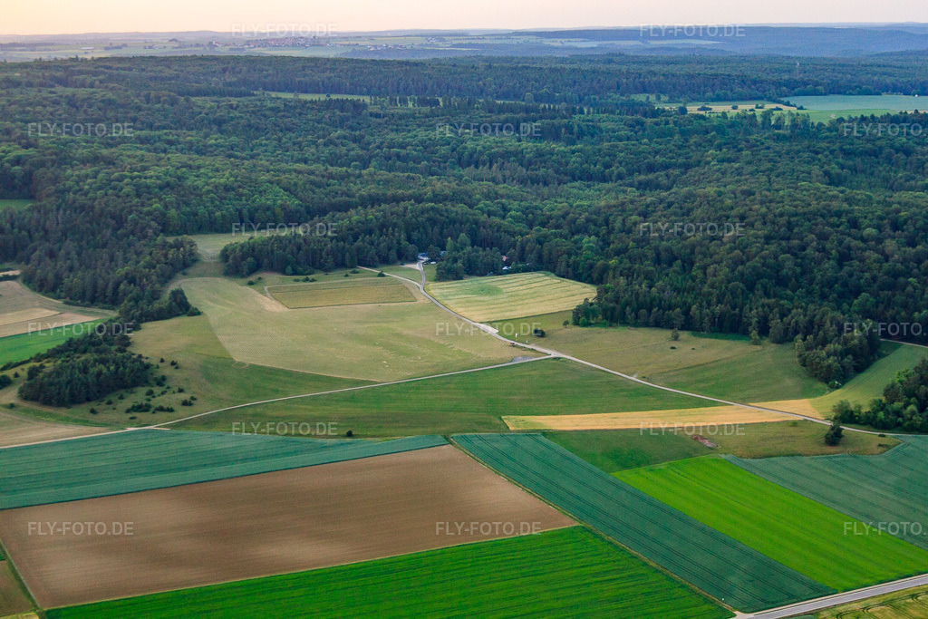 Luftbild: Flugplatz Schlechtenfeld in Ehingen im Bundesland Baden-Württemberg in Deutschland. – Foto: IMG_67590.jpg vom 08.06.2014 durch Werner Riehm/FLY-FOTO.de – Auflösung des Originals: 4752 x 3168 px – SFC-Ehingen - Fliegen auf der Alb