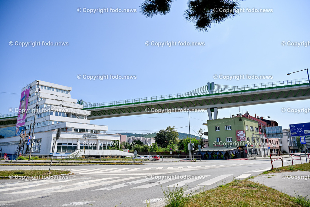 Slowakei_ Trenciansky kraj_ Povazska Bystrica_ 26.08.2024-77 | 26.08.2024, Slowakei, SVK, Trenciansky kraj, Povazska Bystrica, im Bild Stadt in der Nordwestslowakei, Stadtansichten, Gebaeude, Architektur, Turm, Bruecke, Bahnhof, Zentrum, Prior, Kaufhaus, Park, Strassen, Haeuser, Infrastruktur, kommunistische Symbolik, Denkmaeler, Kultur