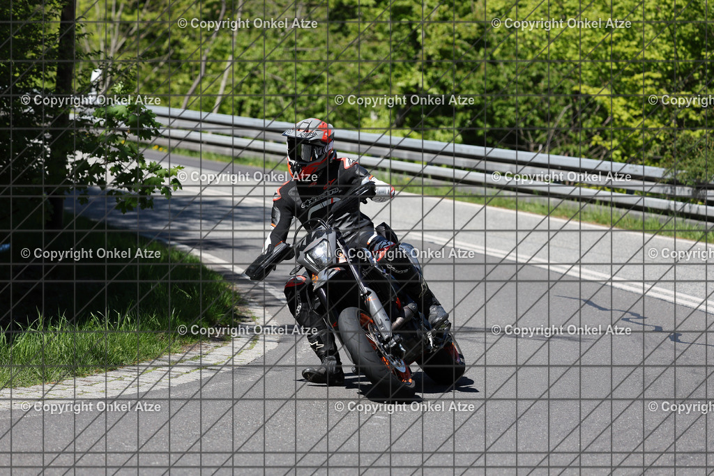 IMG_9473 | Fotograf am Kyffhäuser. Onkel Atze. Kyffhäuser Rennstrecke. Café36. Motorsportfotografie. - Realisiert mit Pictrs.com