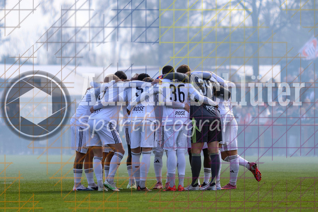 28.03.2026 GER, Fussball, Herren, Niederrhein Pokal Halbfinale, Saison 2025/2026, 1. FC Bocholt - MSV Duisburg | die Spieler vom 1. FC Bocholt bilden einen Teamkreis 