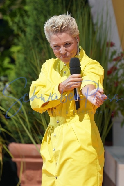 250623Ho4893 | Alexandra Hofmann - Immer wieder sonntags, Staffel 6

Ausverkauftes Haus und hochsommerliche Temperatur bei der Halbzeit Sendung von IWS, in der Veranstaltungsarena bei den Wasserwelten beim Europapark Rust. 

Deutschland, Rust, Europapark Rust, 25.06.2023