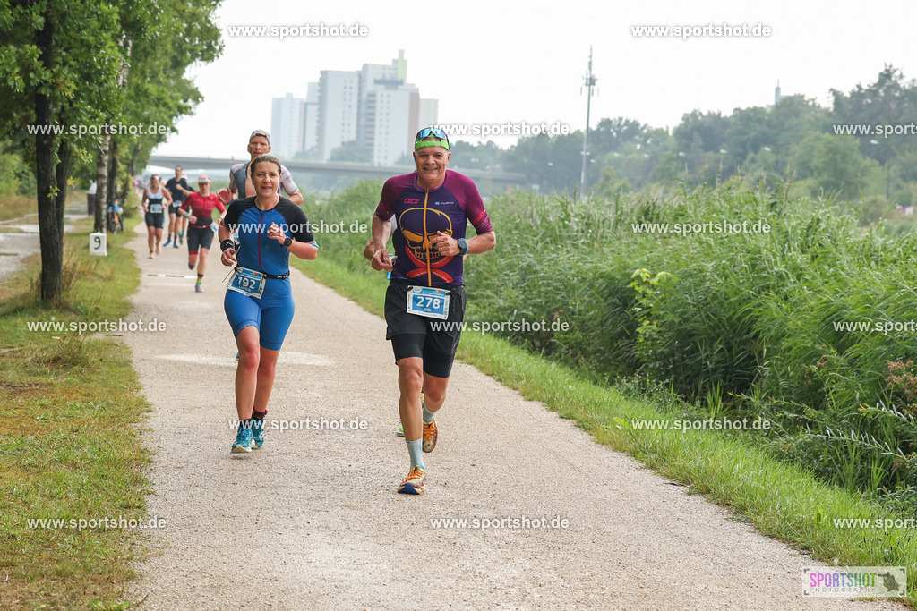 LUR_1487 | 34. M-net Erlanger Triathlon 2025 #erlangertriathlon  #mnettriathlon2025 #mnettriathlon #team #olympischedistanz #mitteldistanz #triathlon #maindonaukanal  #erlangertriathlon2025 #yourpictrs #tv1848 #tv1848erlangen  #triathlonbayern #sportinerlangen #demsportverbunden #sportshot_your_pictrs Copyright: www.sportshot.de
