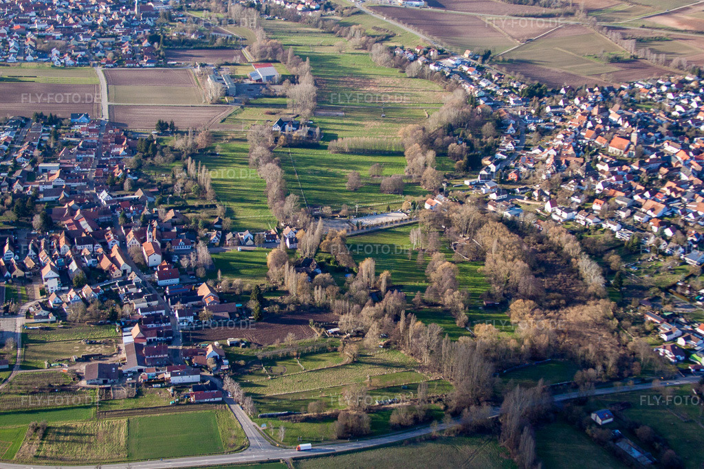 Luftbild: Raiffeisenstr im Ortsteil Mühlhofen in Billigheim-Ingenheim im Bundesland Rheinland-Pfalz in Deutschland. Foto: IMG_61868.jpg vom 28.01.2014 durch Werner Riehm/FLY-FOTO.de