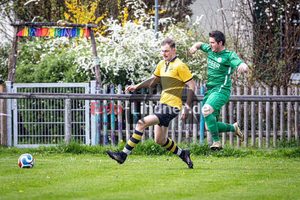 FC Seeshaupt gegen TSV Perchting-Hadorf | Fußball Herren A-Klasse Gruppe 5 Zugspitze 2025/26 19. Spieltag, FC Seeshaupt gegen TSV Perchting-Hadorf, 20260419,Zweikampf,2026-04-19 in Seeshaupt (Sportplatz Seeshaupt, Platz 1, Bahnhofstr. 12), Florian FUCHS (TSV Perchting-Hadorf 5), Peter HÖCHERL (FC Seeshaupt 18)Copyright: WolfgangxLindner www.foto-lindner.de