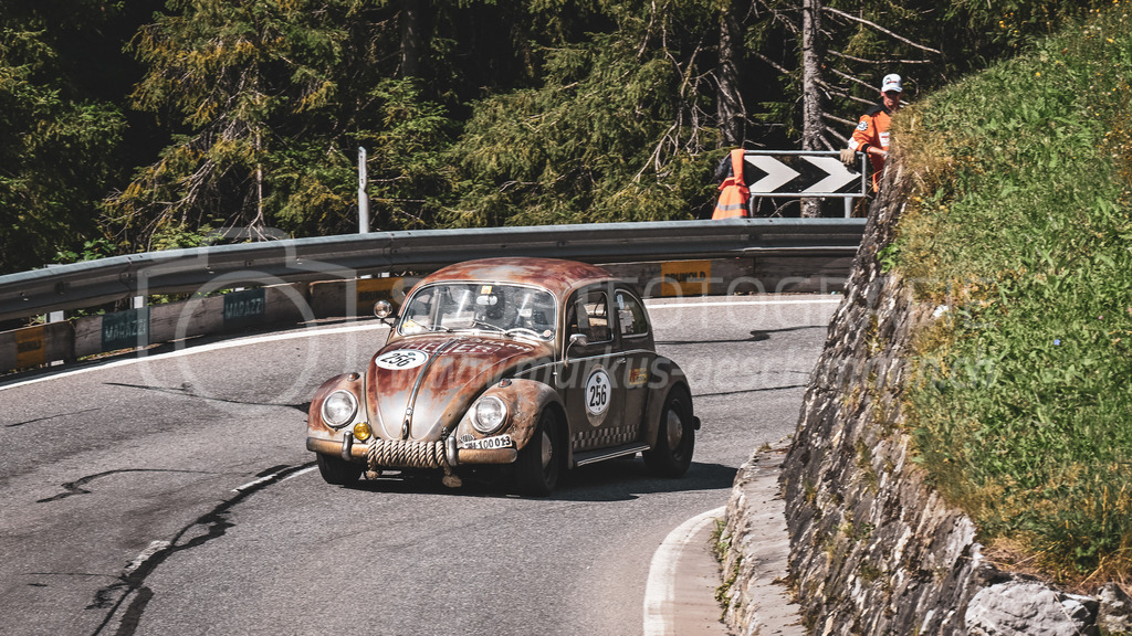 19. Arosa ClassicCar 2023 - 2. September 2023 | 19. Arosa ClassicCar 2023
Arosa, Schweiz
Frank André aus Tann mit der Startnummer 256 in einem VW Käfer 11 Deluxe, Jahrgang 1960, in der Klasse Classic Trophy.
@arosaclassiccar, @arosa.official, #arosaclassiccar, #arosa, #76curves, #classiccar
Bild: Sportfotografie Markus Aeschimann | www.markus-aeschimann.ch - Realisiert mit Pictrs.com