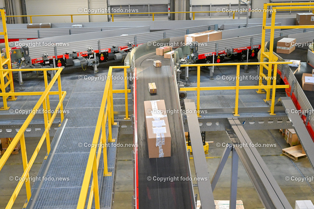 DHL Hoersching_ Warehouse_ Pakete_ Flugzeugbeladung_ 26.06.2023-22 | 26.06.2023, Linz Hoersching, AUT, DHL Hoersching, Warehouse, Flugzeugbeladung Pakete, im Bild Warehouse,  Paketsortierung