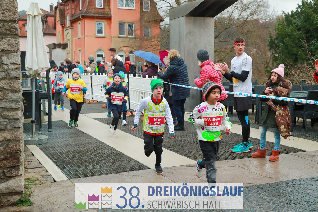 400m AOK Junior Cup | 3 Koenigslauf 2024 400m AOK Junior Cup - Realisiert mit Pictrs.com
