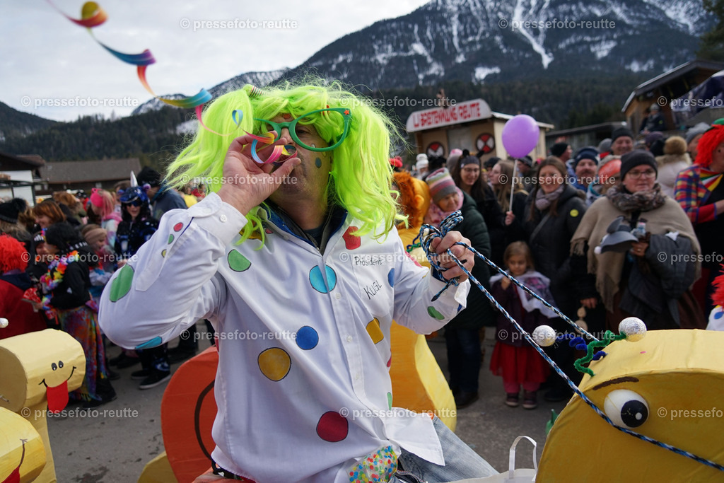 news-2023-Feb11-Fasching-Weissenbach-DSC02054 | Info aus dem Bezirk Reutte/Ausserfern Tirol sowie eine umfangreiche Bilddatenbank über die gesamte Region: Lechtal, Talkessel Reutte, Tannheimertal, Zwischentoren. Lech, Plansee, Zugspitze, Grenztunnel, B179, Fernpassstraße, Verkehr, Lawinen, Tradition, - Realisiert mit Pictrs.com