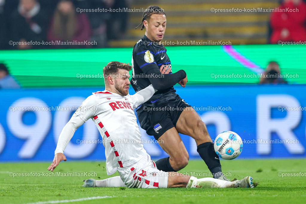 1FC04122401053 | 04.12.2024, Fußball, 1. FC Köln - Hertha BSC, Achtelfinale DFB-Pokal, RheinEnergieSTADION, Saison 2024 2025: Jan Thielmann (1.FC Köln #29) im Zweikampf gegen Derry Scherhant (Hertha #39)DFB regulations prohibit any use of photographs as image sequences and or quasi-video.
