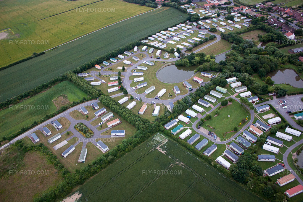 Aerial view: Holiday home complex of the Top View Caravan Park holiday park in Ulrome in the district Ulrome in Driffield in the state England, Great Britain. – Photo: IMG_58706.jpg taken on 07/20/2013 by Werner Riehm/FLY-FOTO.com – Resolution of the original: 4752 x 3168 px