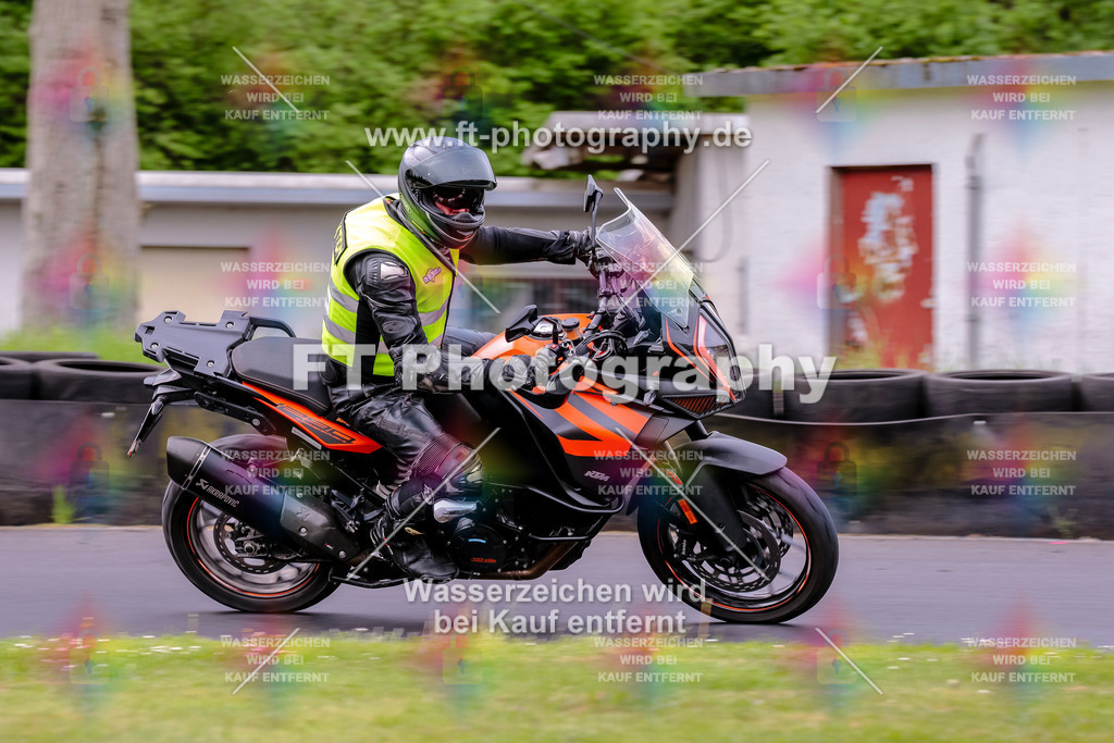 MotoTeamVBK-20649 | Hier findet Ihr Bilder von Touristenfahrten auf der Nürburgring Nordschleife oder von anderen Veranstaltungen die ich besucht habe. Viel Spass beim Durch Schauen 