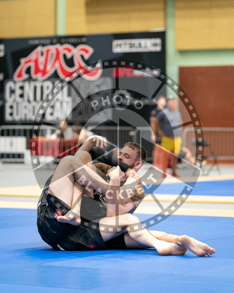 20230311PBB5161 | Maernum Tom vs Tugulea Critian compete during the ADCC Central European Open Competition in the Arena Ursyniow in Warsaw, Poland, on June 17, 2023.