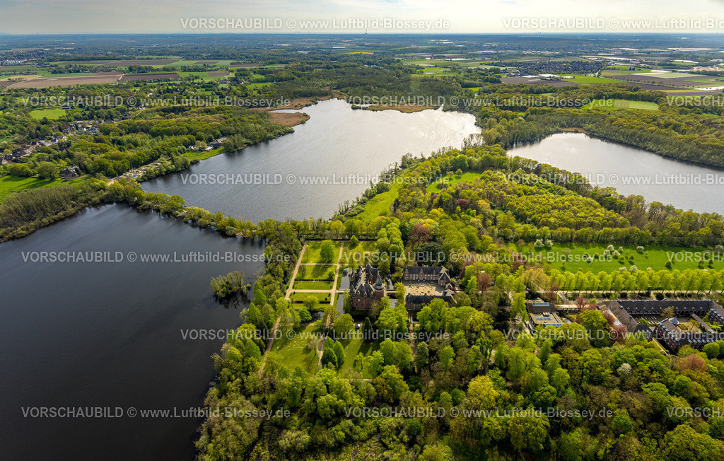 Nettetal240403056KrickenbeckerSeen | Luftbild, Schloss Krickenbeck an den Krickenbecker Seen, Naturschutzgebiet umgeben von Seen und Waldgebiet, Leuth, Nettetal, Niederrhein, Nordrhein-Westfalen, Deutschland