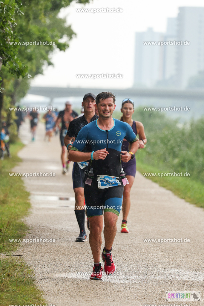 LUR_1243 | 34. M-net Erlanger Triathlon 2025 #erlangertriathlon  #mnettriathlon2025 #mnettriathlon #team #olympischedistanz #mitteldistanz #triathlon #maindonaukanal  #erlangertriathlon2025 #yourpictrs #tv1848 #tv1848erlangen  #triathlonbayern #sportinerlangen #demsportverbunden #sportshot_your_pictrs Copyright: www.sportshot.de