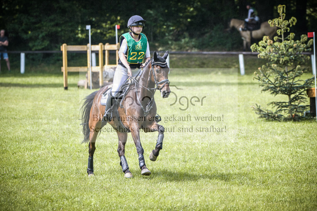 DOS_8885 | Entdecke hochwertige Reitturnierfotos von Foto Oger. Professionell, emotional und authentisch – jetzt Lieblingsmomente im Shop bestellen.Deutschlandweite Turnierfotografie. - Realisiert mit Pictrs.com