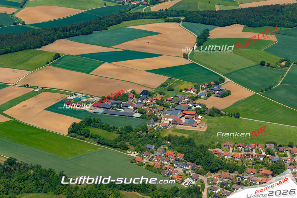 Moosberg-Weng-2024-108 | Die Luftbild Suche. Hier finden Sie Luftaufnahmen, Drohnen und Schrägluftbilder von Städten und Orte. Aktuelle + Archiv Luftbilder auch mit Lizenz.