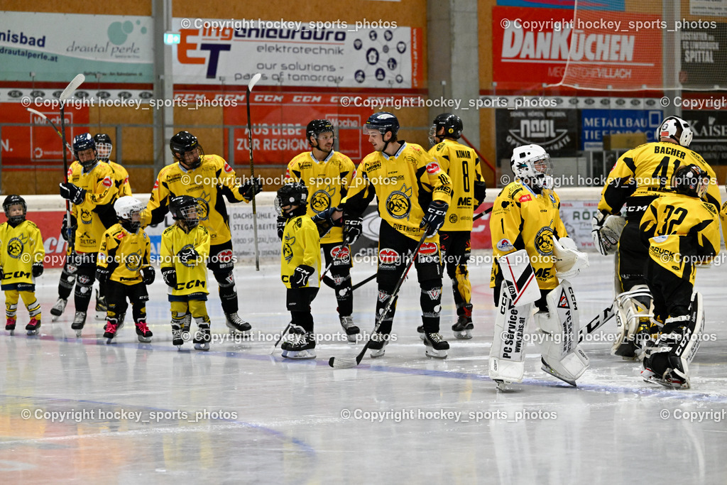EC Spittal Hornets vs. ESC Steindorf 28.10.2023 | EC Spittal Hornets Mannschaft mit Nachwuchs