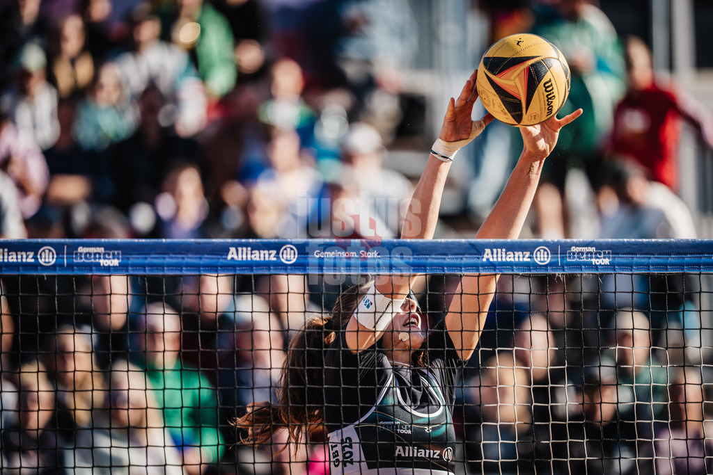 Beachvolleyball | Frauen | Allianz German Beach Tour 2025 | Tourstop Berlin | 23.08.2025 | Block von Elea Beutel