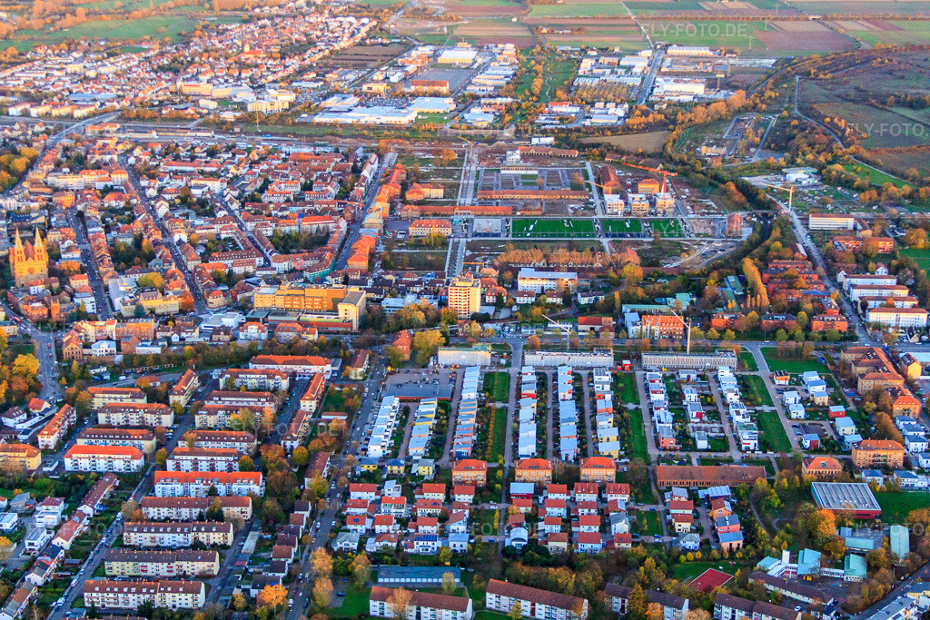 Luftbild: Vauban Qaurtier und Landesgartenschau Gelände von Westen in Landau in der Pfalz im Bundesland Rheinland-Pfalz in Deutschland. Foto: IMG_60838.jpg vom 09.11.2013 durch Werner Riehm/FLY-FOTO.deAuflösung des Originals: 4752 x 3168 px