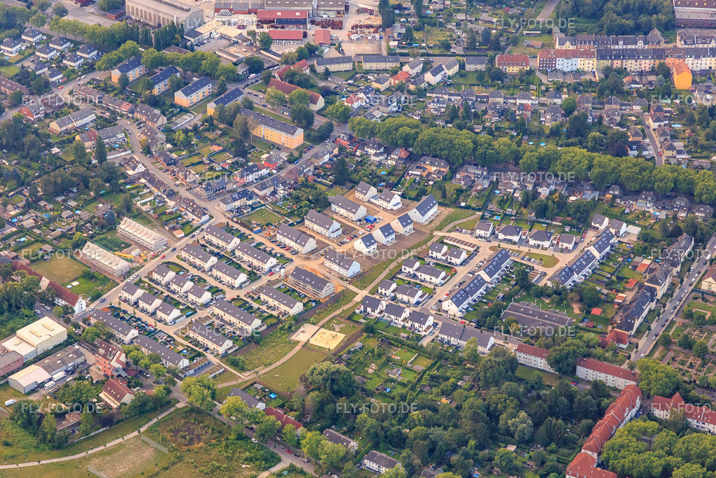 An der Luthenburg | Luftbild: An der Luthenburg im Ortsteil Ückendorf in Gelsenkirchen im Bundesland Nordrhein-Westfalen in Deutschland. Foto: IMG_008355.jpg vom 19.07.2020 durch Werner Riehm/FLY-FOTO.de - Realisiert mit Pictrs.com
