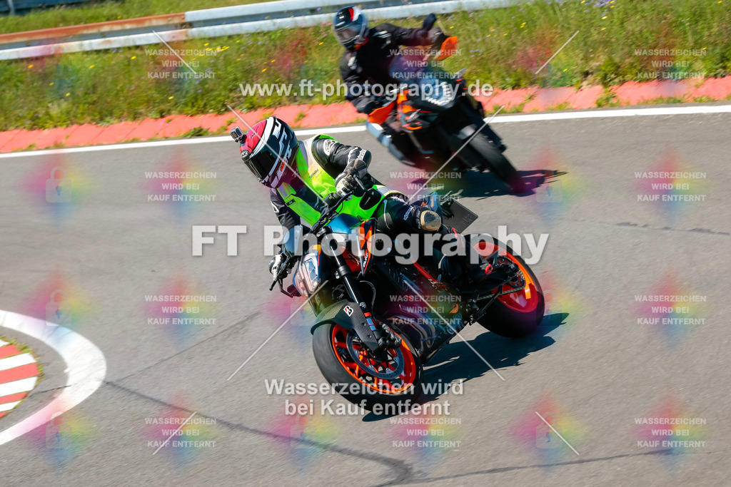 Moto-TeamOBK-22142 | Hier findet Ihr Bilder von Touristenfahrten auf der Nürburgring Nordschleife oder von anderen Veranstaltungen die ich besucht habe. Viel Spass beim Durch Schauen 