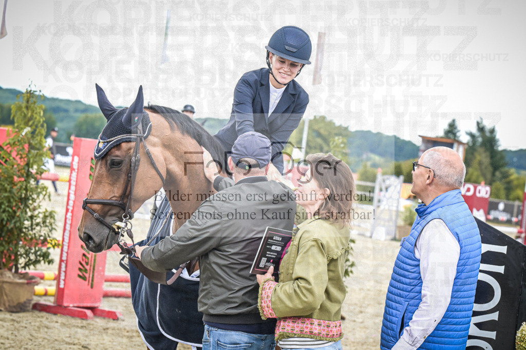 DOS_0037 | Entdecke hochwertige Reitturnierfotos von Foto Oger. Professionell, emotional und authentisch – jetzt Lieblingsmomente im Shop bestellen.Deutschlandweite Turnierfotografie. - Realisiert mit Pictrs.com