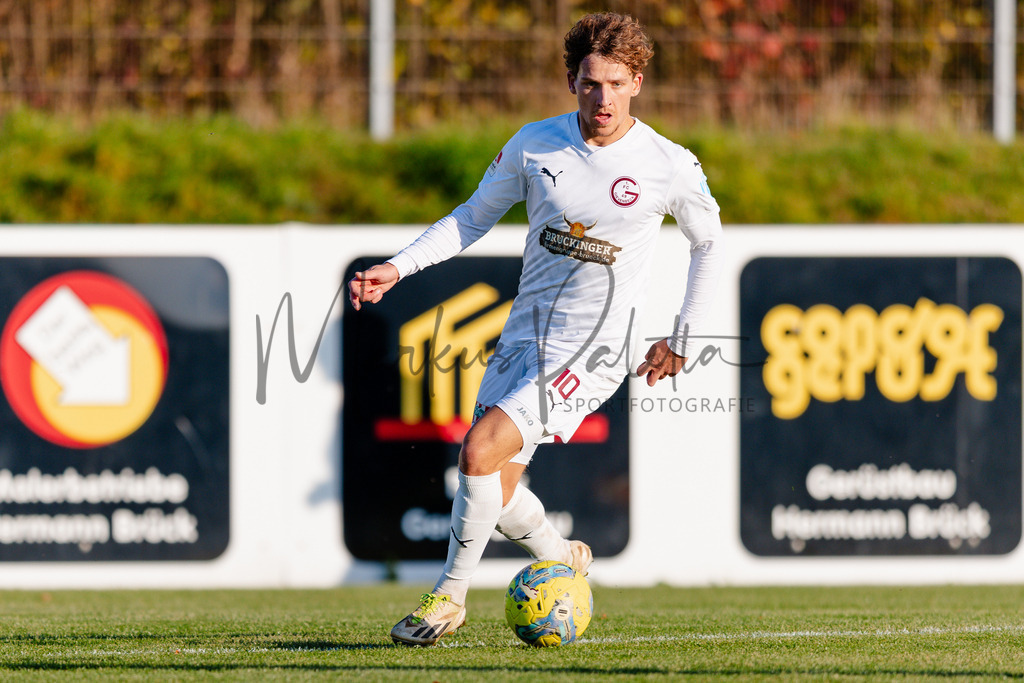 Oberliga Westfalen, Saison 2025/26, 13. Spieltag: 1. FC Gievenbeck - Türkspor Dortmund 2000 | Münster, 02.11.2025: Oberliga Westfalen, 13. Spieltag, 1. FC Gievenbeck empfängt Türkspor Dortmund 2000 im Sportpark Gievenbeck in Münster. Foto: sportfotografie.ms | Markus Paletta - Realisiert mit Pictrs.com