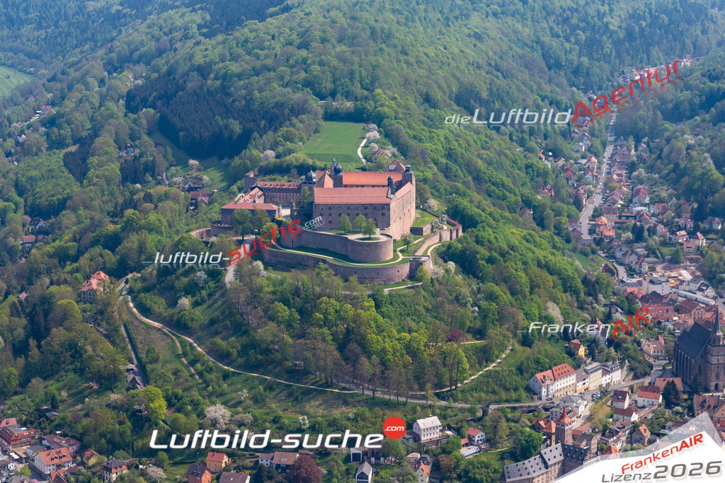 Die Luftbildaufnahme Plassenburg - Kulmbach wurde 2018 mittels Flugzeug (keine Drohne) erstellt. Perfekte Schärfe und Druck- Auflösung- Garantiert!