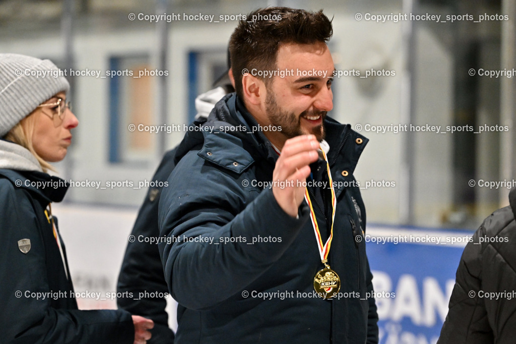 WILDCATS PATERNION & Lady Hawks Siegerehrung-Meisterfeier | Headcoach WILDCATS PATERNION Marcell Ott, Medailienübergabe, WILDCATS PATERNION &amp; Lady Hawks Siegerehrung-Meisterfeier, WILDCATS PATERNION &amp; Lady Hawks Siegerehrung-Meisterfeier am 12.03.2025 in Steindorf (Ossiachersee Halle), Austria, (Photo by Bernd Stefan)
